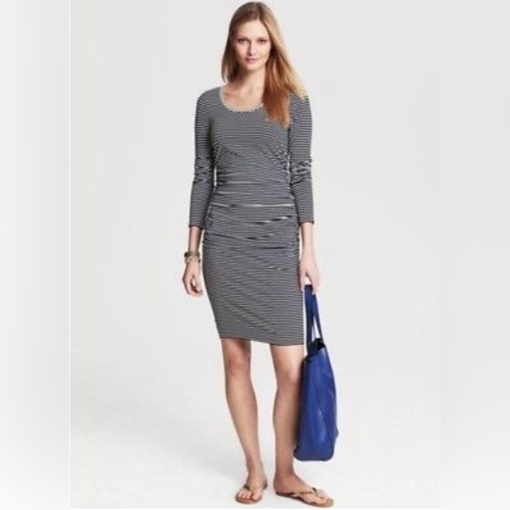 Preppy Banana Republic ⚓️ Striped Ruched Midi Body con Sheath Dress Navy Blue